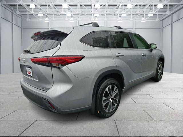 used 2023 Toyota Highlander car, priced at $42,964