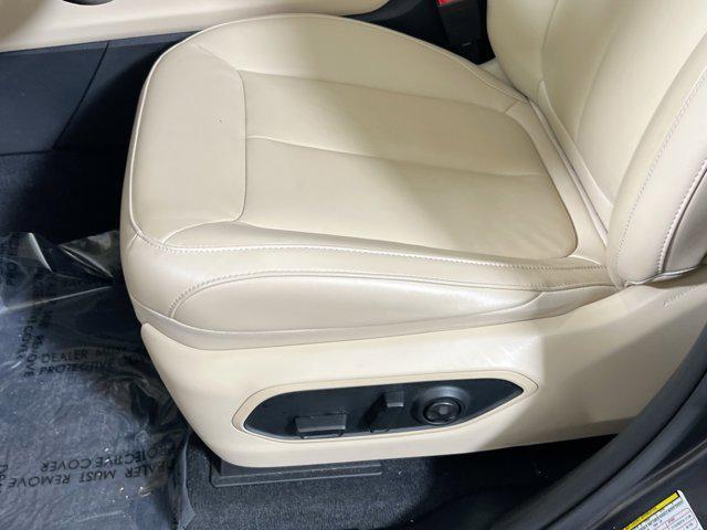 used 2022 Jeep Grand Cherokee car, priced at $33,434