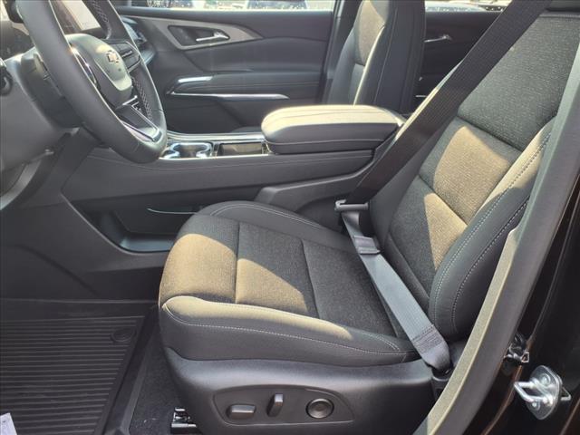new 2025 Chevrolet Traverse car, priced at $43,018
