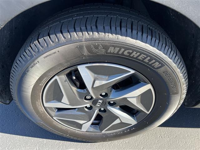 used 2021 Kia Sorento Hybrid car, priced at $22,220