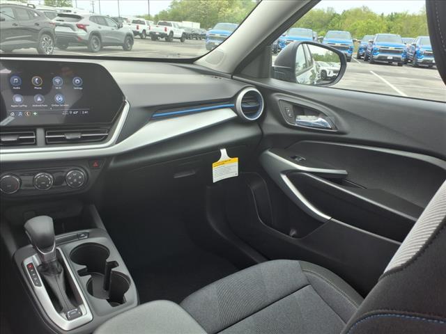 new 2025 Chevrolet Trax car, priced at $22,290
