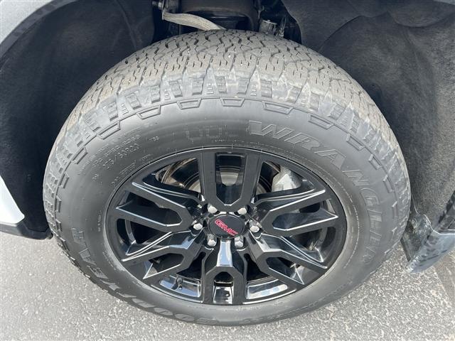 used 2023 GMC Sierra 1500 car, priced at $40,237