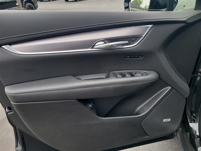 used 2023 Cadillac XT6 car, priced at $37,234