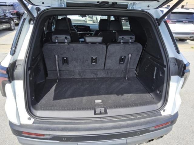 used 2025 Chevrolet Traverse car, priced at $36,999