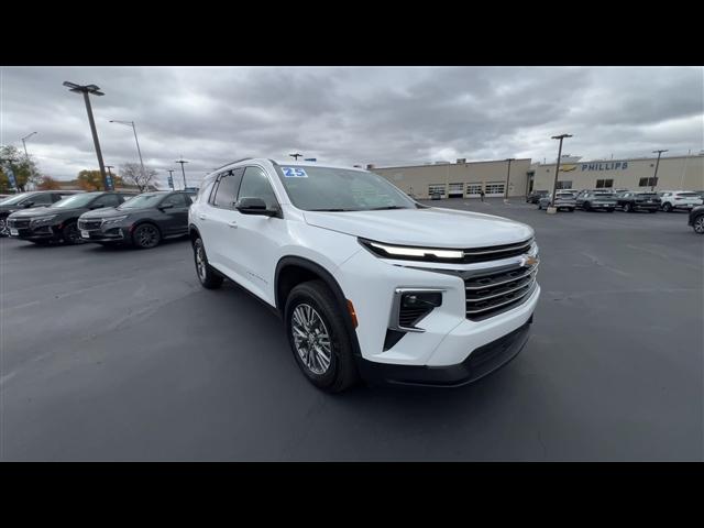 used 2025 Chevrolet Traverse car, priced at $35,499