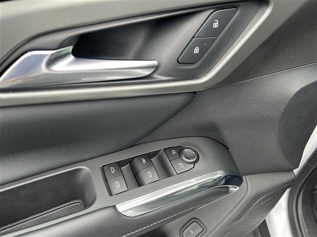used 2025 Chevrolet Traverse car, priced at $35,499