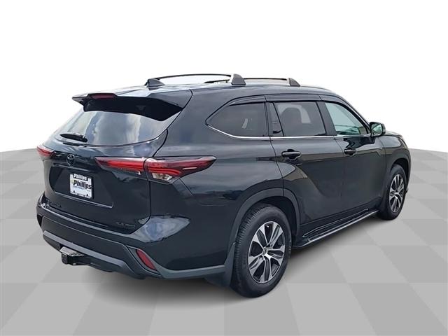 used 2024 Toyota Highlander car, priced at $40,764