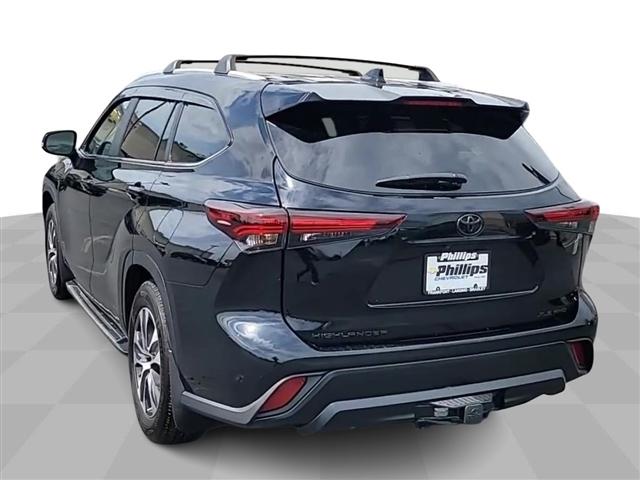 used 2024 Toyota Highlander car, priced at $40,764