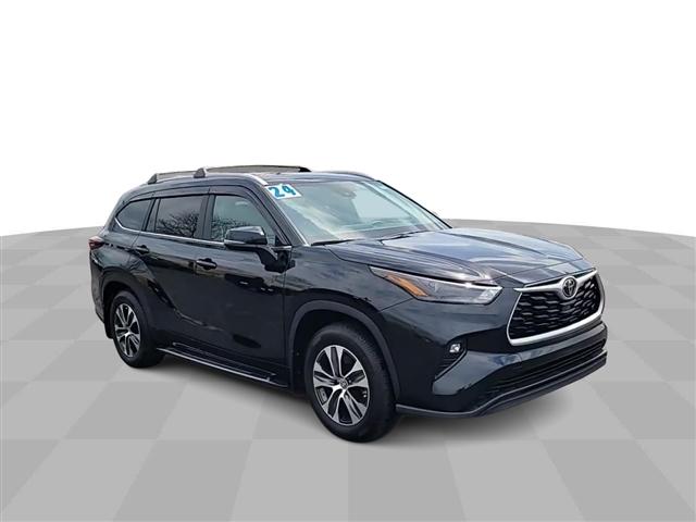 used 2024 Toyota Highlander car, priced at $40,764