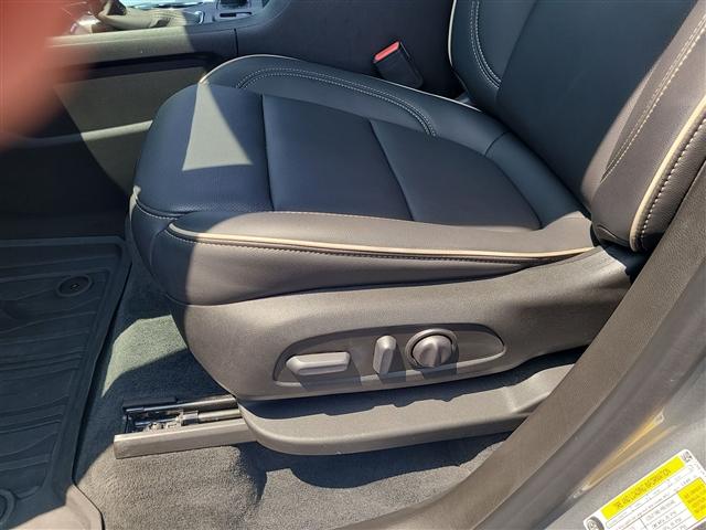 used 2023 Chevrolet Traverse car, priced at $40,794