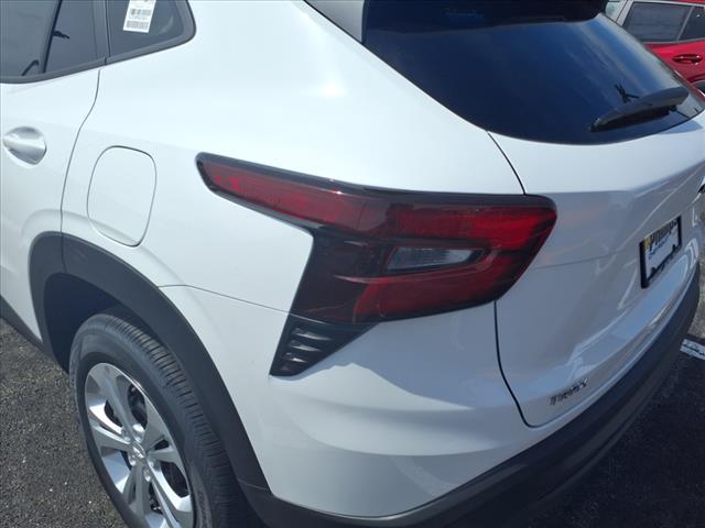 new 2025 Chevrolet Trax car, priced at $21,895