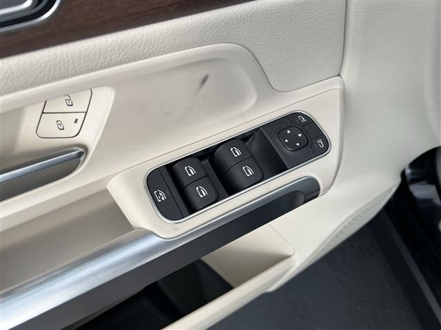 used 2020 Mercedes-Benz GLB 250 car, priced at $23,699