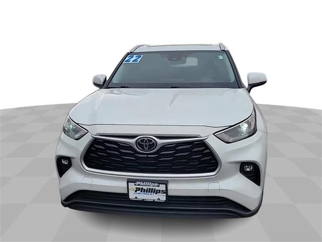 used 2022 Toyota Highlander car, priced at $34,629