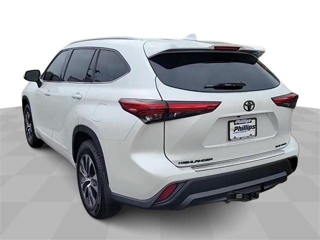 used 2022 Toyota Highlander car, priced at $34,629