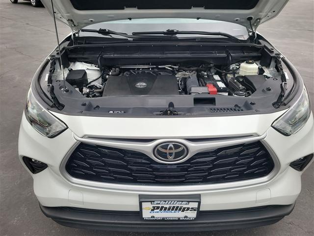 used 2022 Toyota Highlander car, priced at $34,629