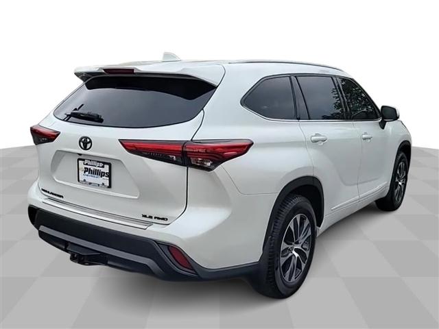 used 2022 Toyota Highlander car, priced at $34,629