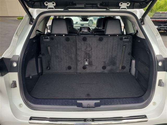 used 2022 Toyota Highlander car, priced at $34,629
