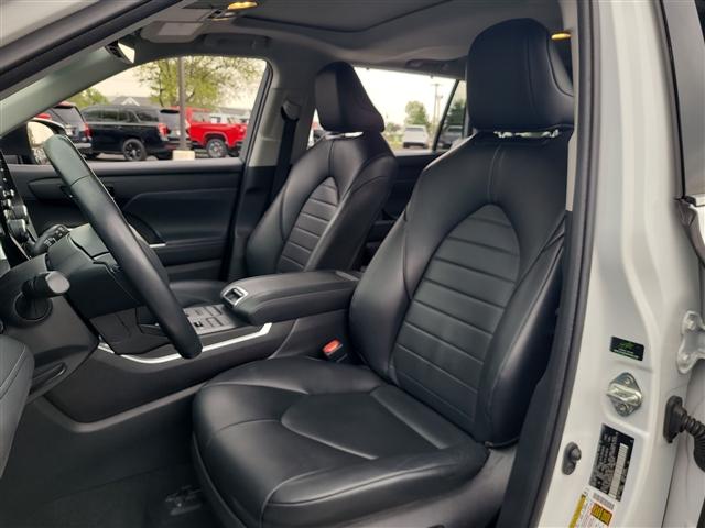 used 2022 Toyota Highlander car, priced at $34,629
