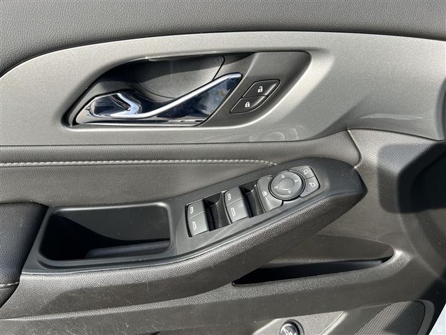 used 2023 Chevrolet Traverse car, priced at $30,559