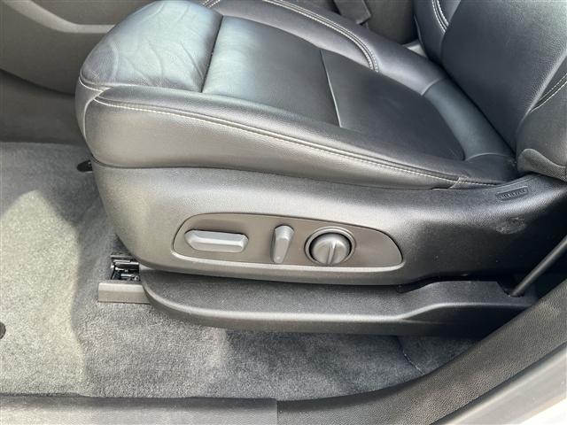 used 2023 Chevrolet Traverse car, priced at $30,559