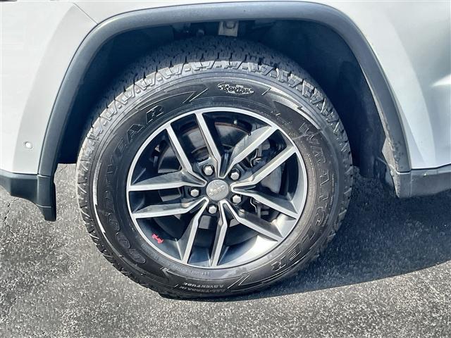 used 2017 Jeep Grand Cherokee car, priced at $15,520