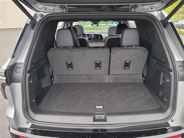 used 2024 Chevrolet Traverse car, priced at $52,693