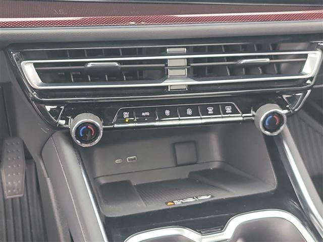 used 2024 Chevrolet Traverse car, priced at $52,693