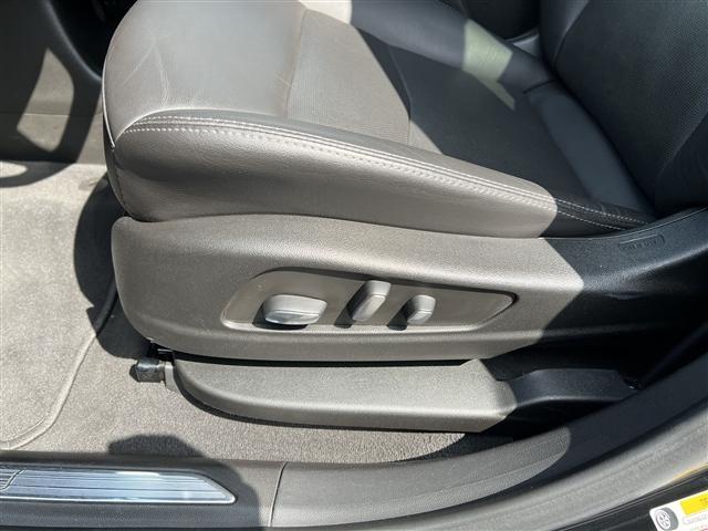 used 2023 Cadillac XT5 car, priced at $30,827