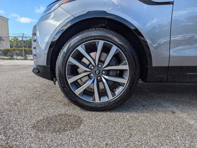 new 2024 Land Rover Discovery car, priced at $81,368