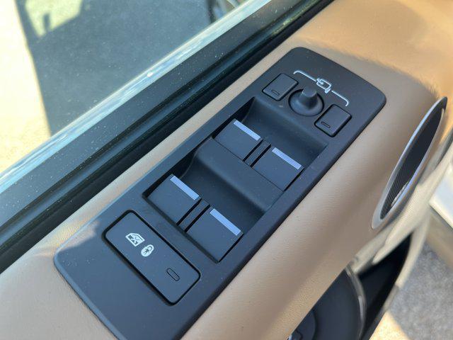 new 2025 Land Rover Discovery car, priced at $84,728