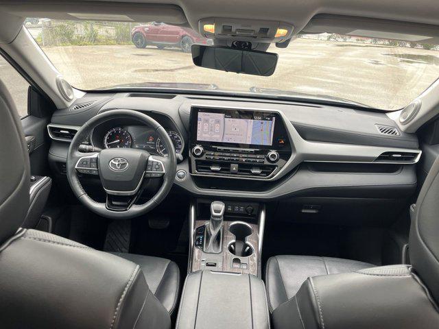 used 2022 Toyota Highlander car, priced at $32,997