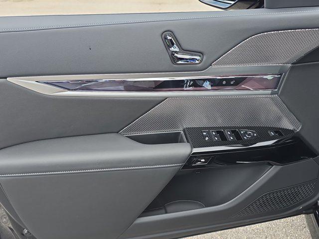 new 2025 BMW 760 car, priced at $129,735