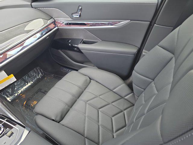 new 2025 BMW 760 car, priced at $129,735