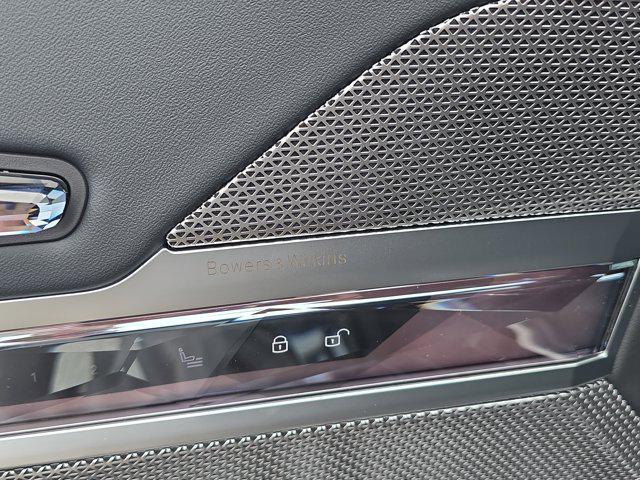 new 2025 BMW 760 car, priced at $129,735
