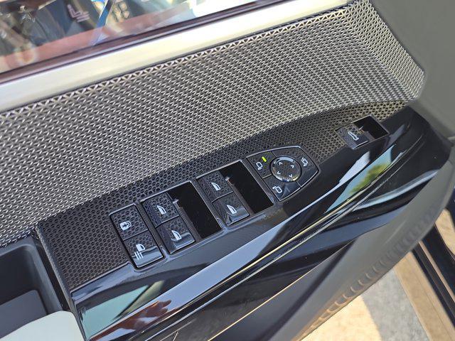 new 2025 BMW 760 car, priced at $132,125