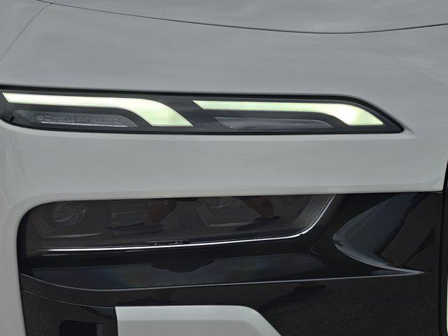 new 2025 BMW 760 car, priced at $129,735