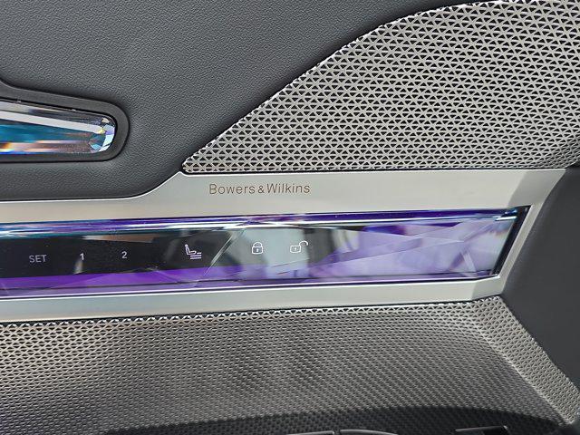 new 2025 BMW 760 car, priced at $129,735