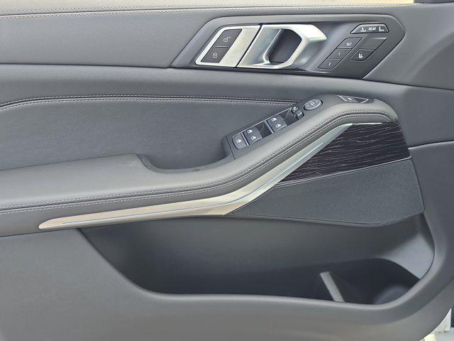 new 2026 BMW X7 car, priced at $92,485