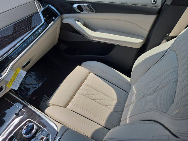new 2026 BMW X7 car, priced at $108,275