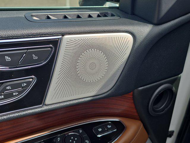 used 2022 Lincoln Navigator car, priced at $60,000
