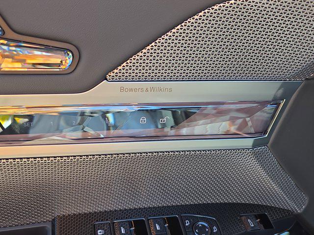 new 2025 BMW 760 car, priced at $132,125