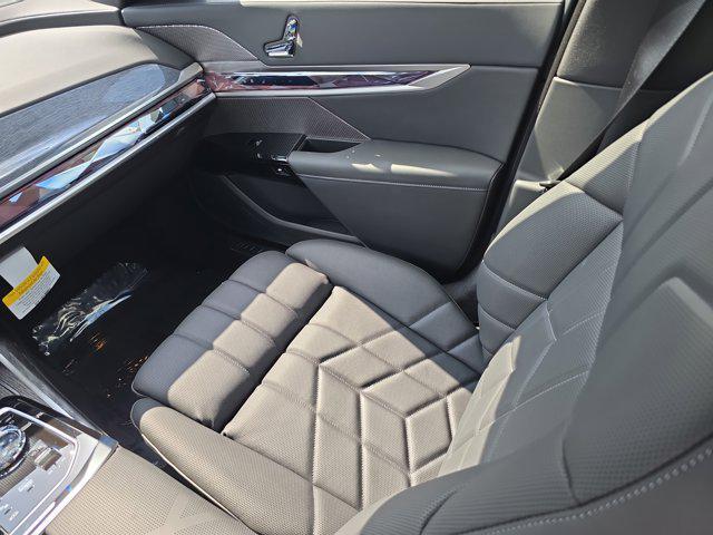 new 2025 BMW 760 car, priced at $132,125