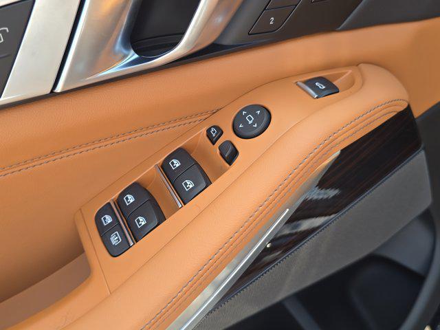 new 2026 BMW X7 car, priced at $101,275