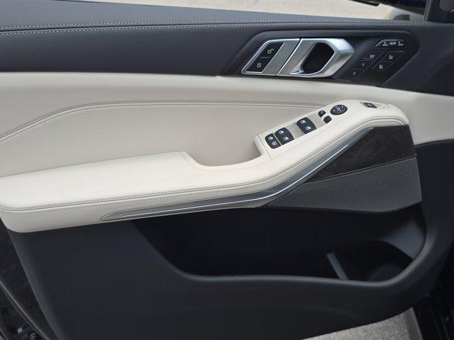 new 2026 BMW X7 car, priced at $123,335