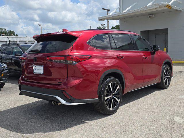 used 2022 Toyota Highlander car, priced at $38,462