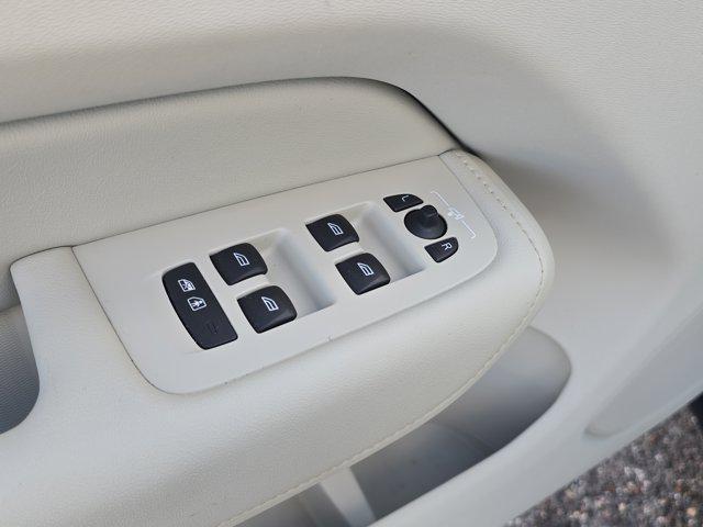 used 2019 Volvo XC60 car, priced at $27,248