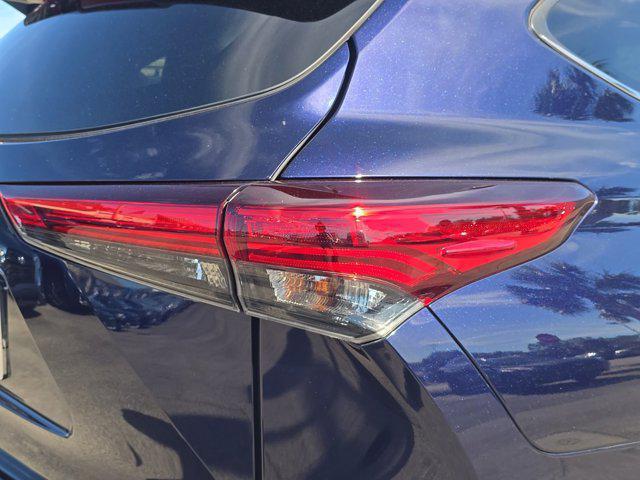 used 2020 Toyota Highlander car, priced at $29,288