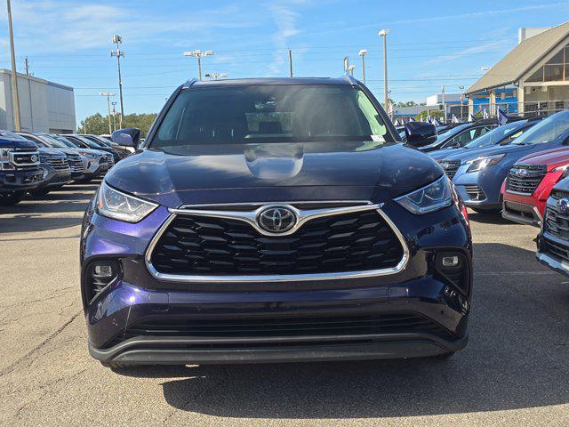 used 2020 Toyota Highlander car, priced at $29,288