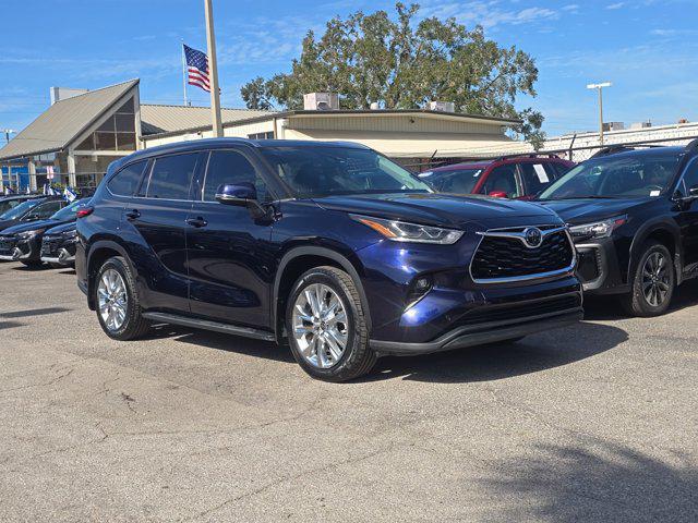 used 2020 Toyota Highlander car, priced at $29,288