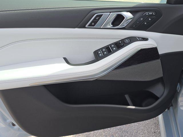 new 2026 BMW X7 car, priced at $99,625